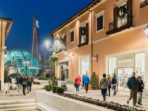 serravalle outlet negozi orari